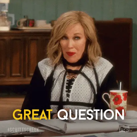 Frau sagt "Great Question"