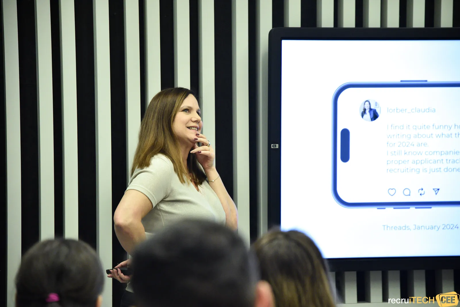 Claudia Lorber auf der Bühne: RecruiTech CEE Budapest