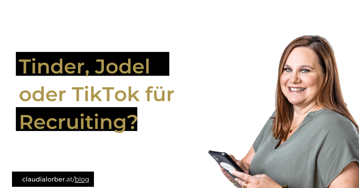 Portrait Claudia mit einem Smartphone. "Tinder, Jodel oder TikTok im Recruiting?"